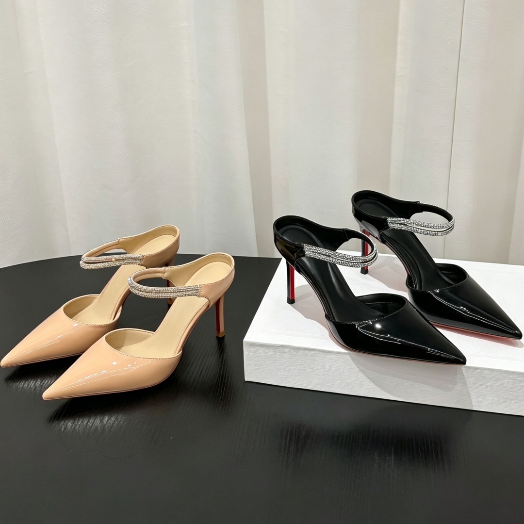 Leather Classic Strap - Dames pumps van patentleer met spitse